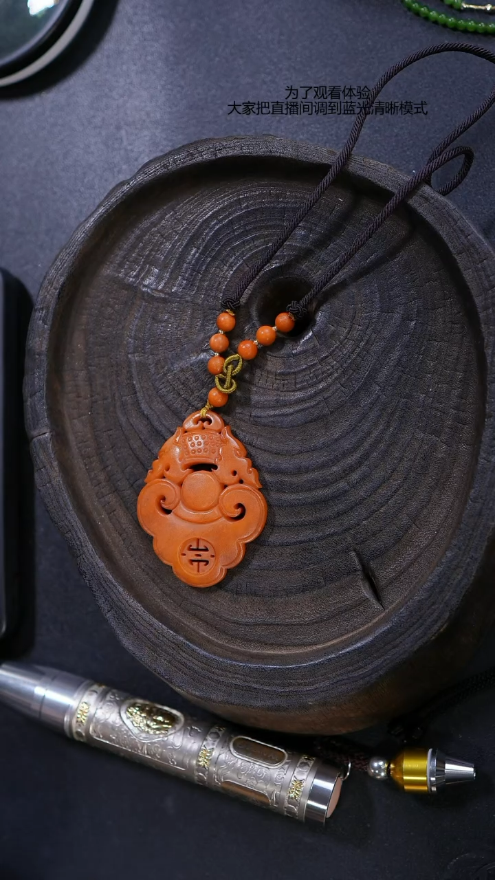 【闪购商品】未镶嵌琥珀裸石老蜡雕刻件