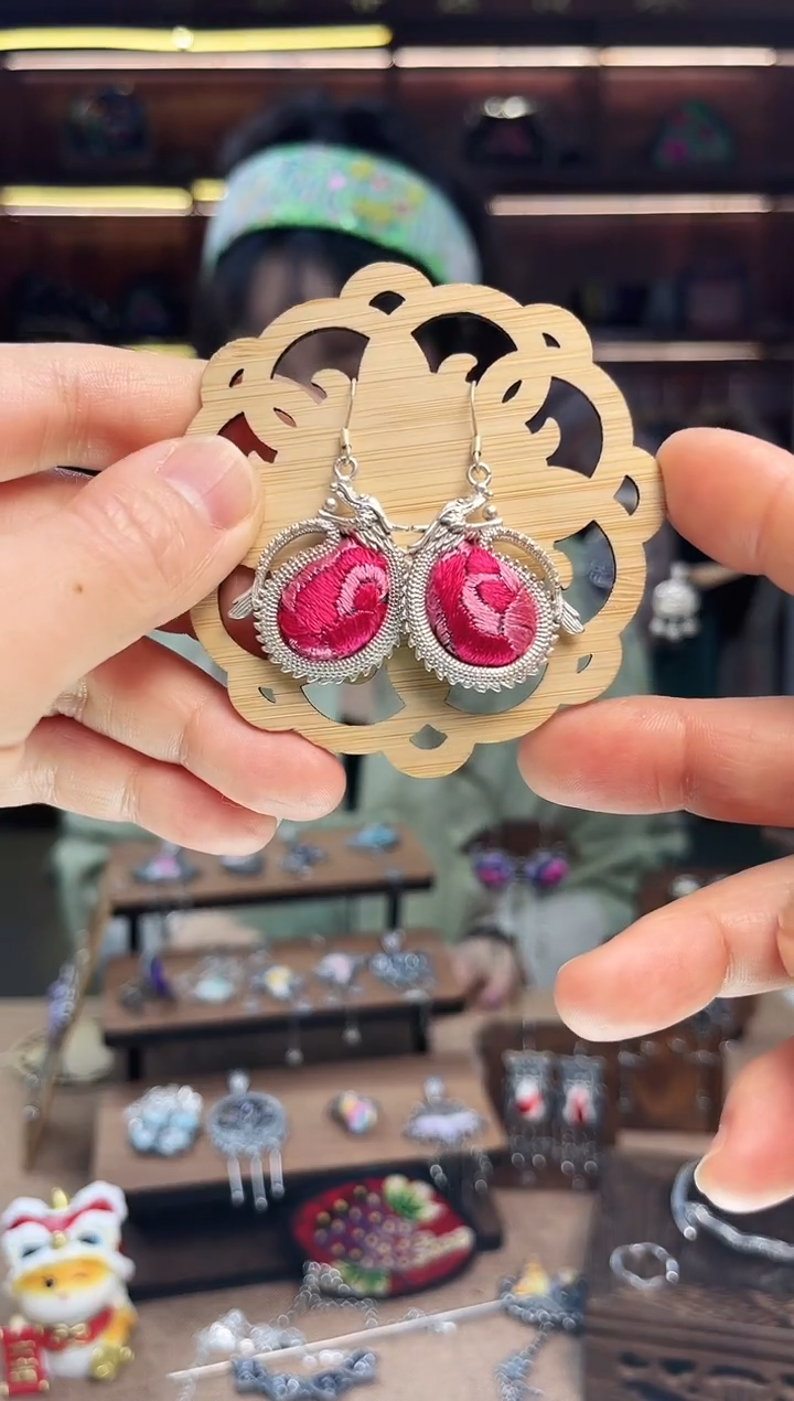 【闪购商品】织绣1611黔东南苗族刺绣