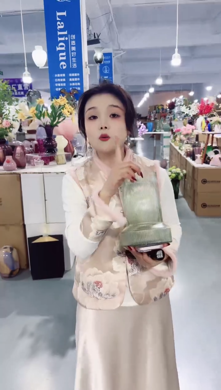 【闪购商品】玻璃私花主义花瓶厂-微瑕--HIVQ