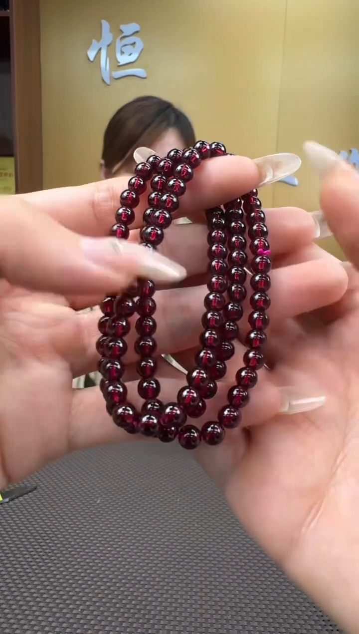 【闪购商品】石榴石手串未镶嵌5+mm多样性，发一