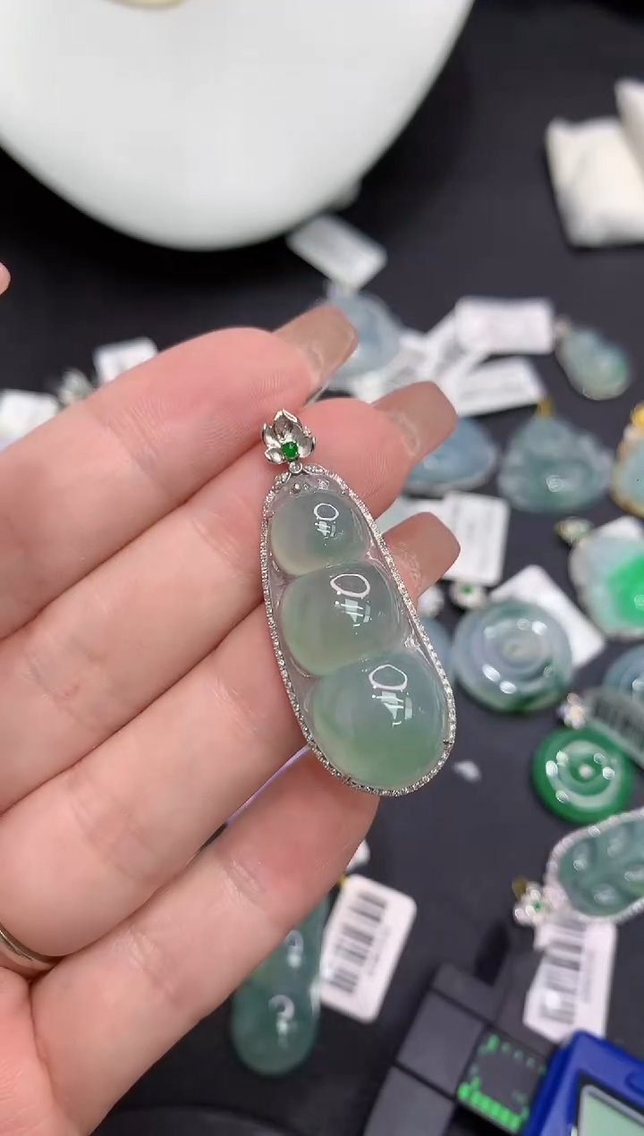 吊坠(不含链)18K金镶嵌翡翠111