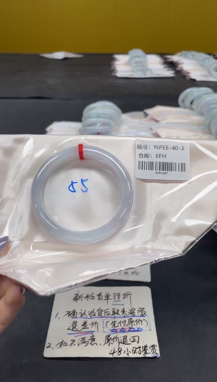 未镶嵌手镯翡翠徐****?翡翠手镯