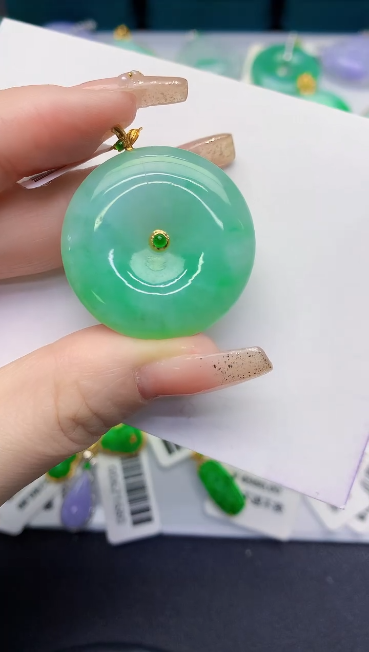 颈饰18K金镶嵌翡翠缅甸天然翡翠A货