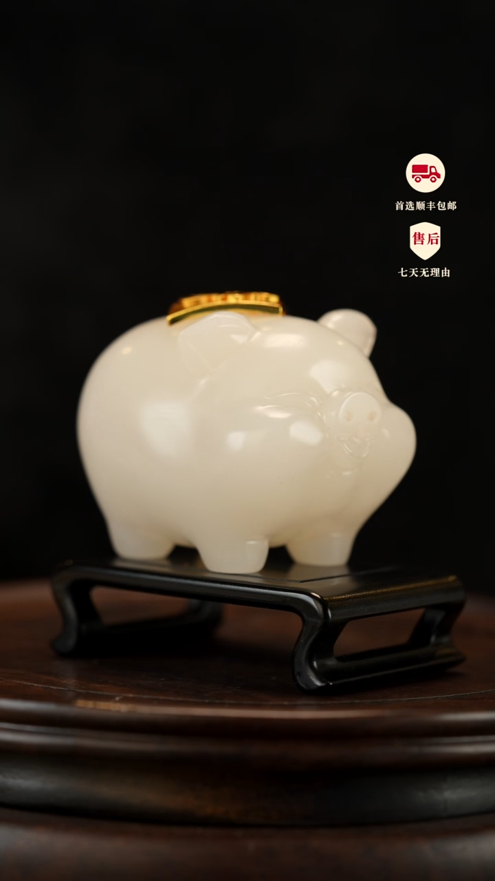 云南石荔枝白雕刻：猪猪福摆件
