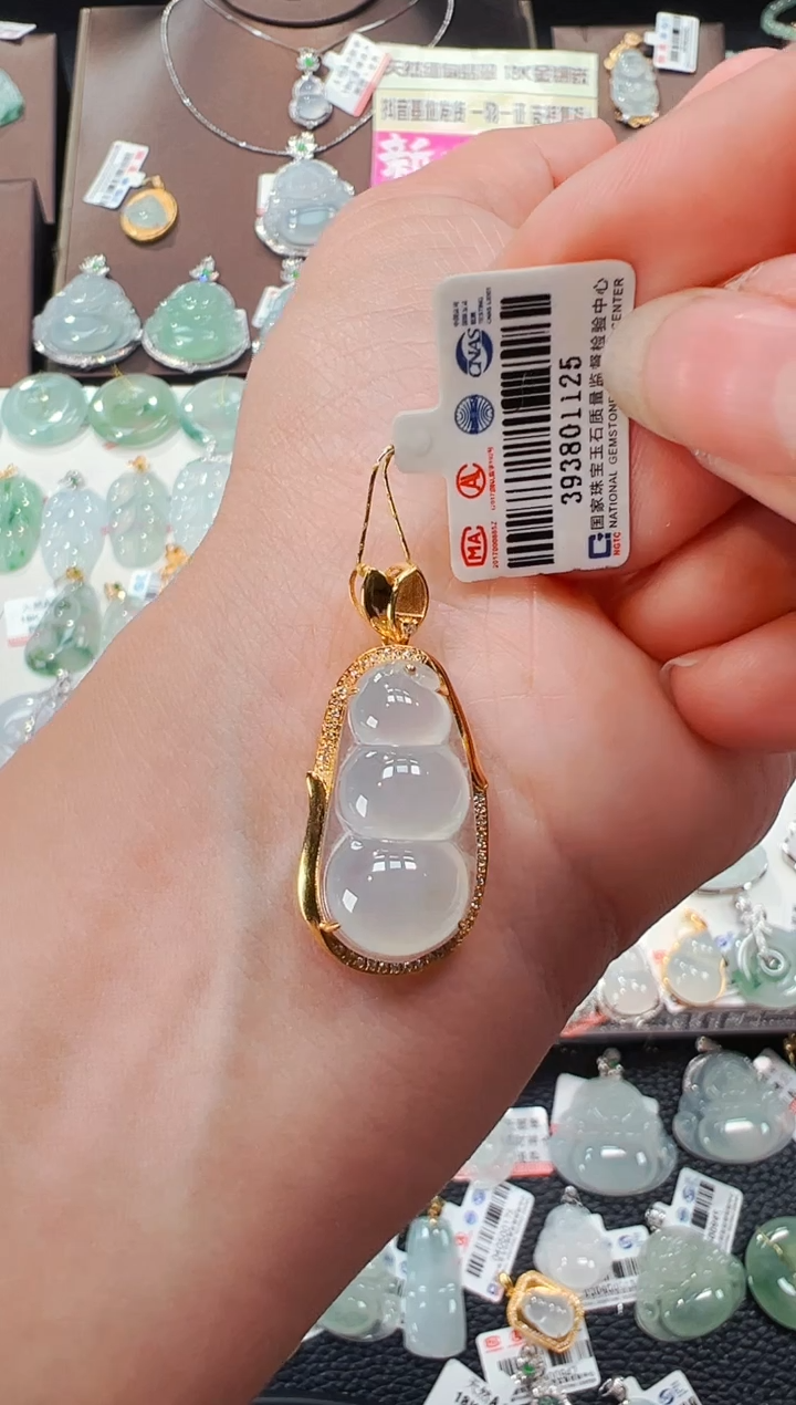 【闪购商品】翡翠吊坠(不含链)18K金镶嵌福豆吊坠125