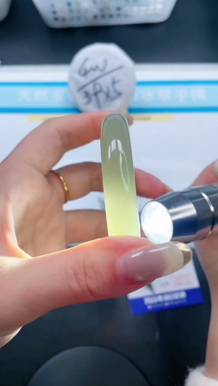 【闪购商品】和田玉手镯未镶嵌16V357-56