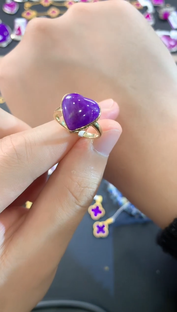 【闪购商品】苏纪石（舒俱来）.18K金镶嵌舒俱来戒指