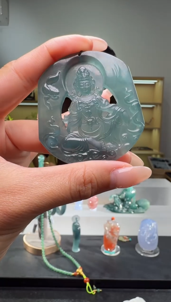 吊坠(赠链)未镶嵌翡翠观音（多样性发其一）