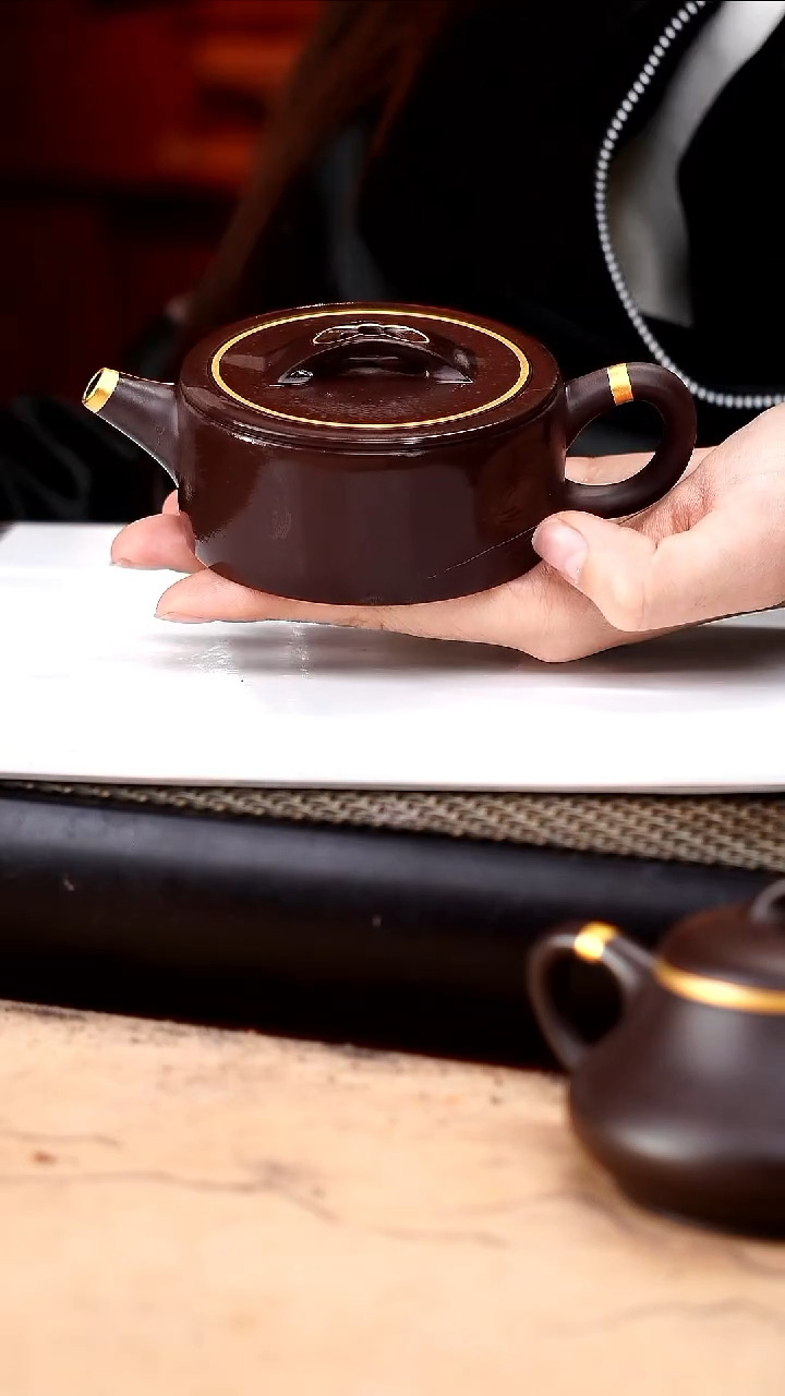 茶壶紫砂四号井茄皮紫泥描金嵌盖汉瓦150cc