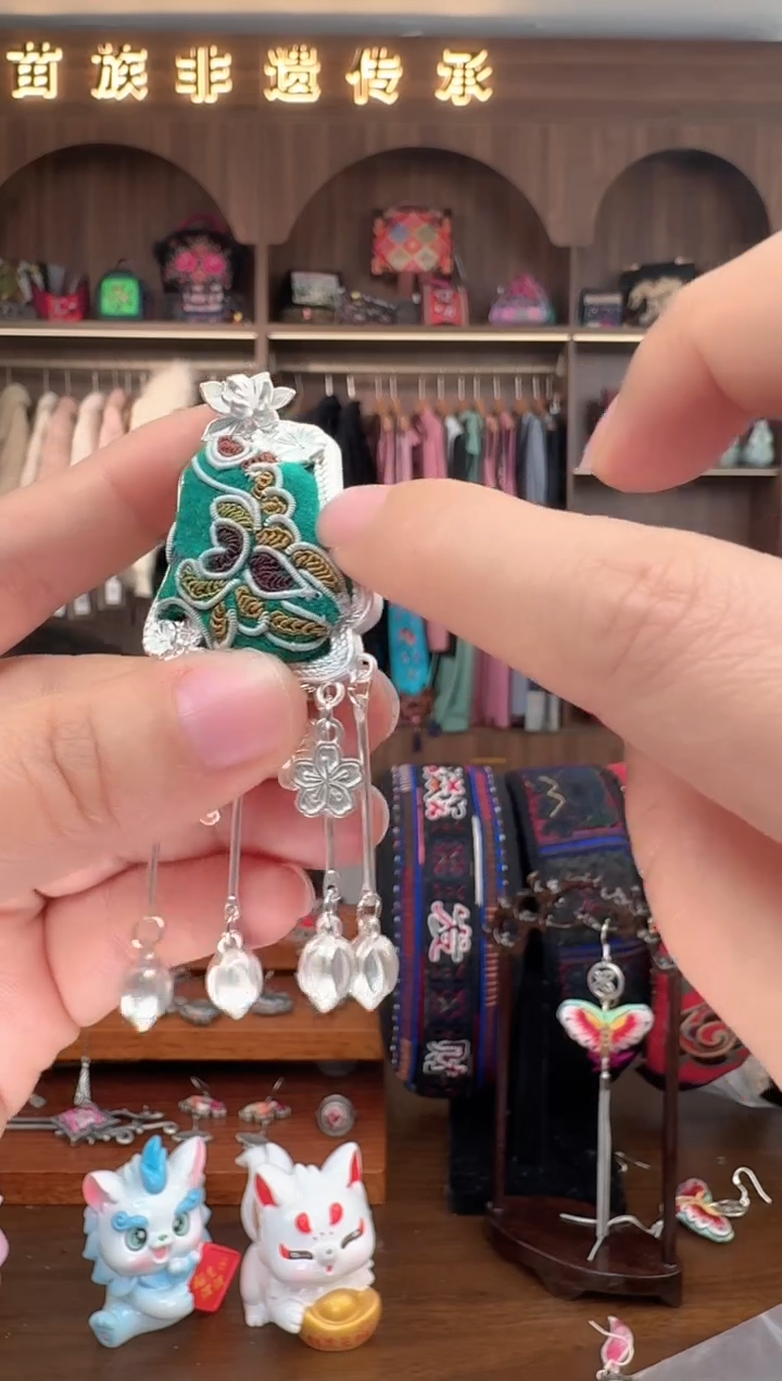 【闪购商品】织绣扶光苗绣传承242