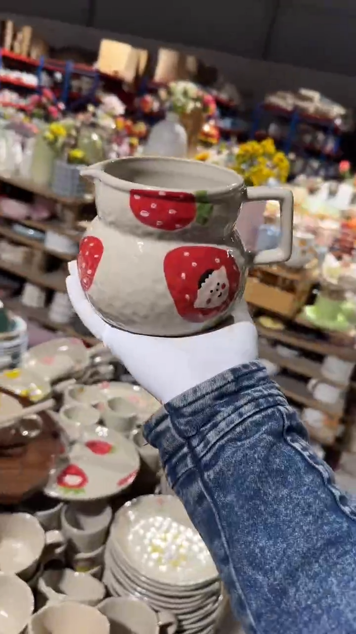 陶瓷草莓奶壶微瑕 凑满20元包邮