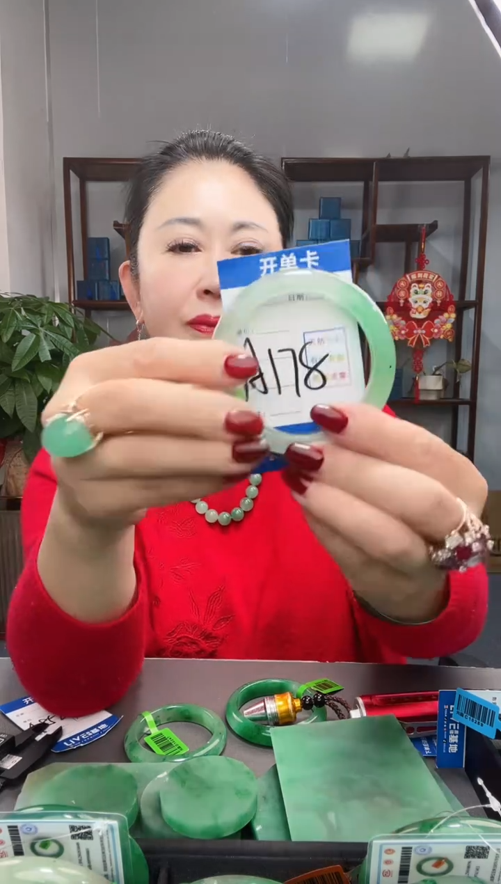 【闪购商品】石英质玉手镯未镶嵌1