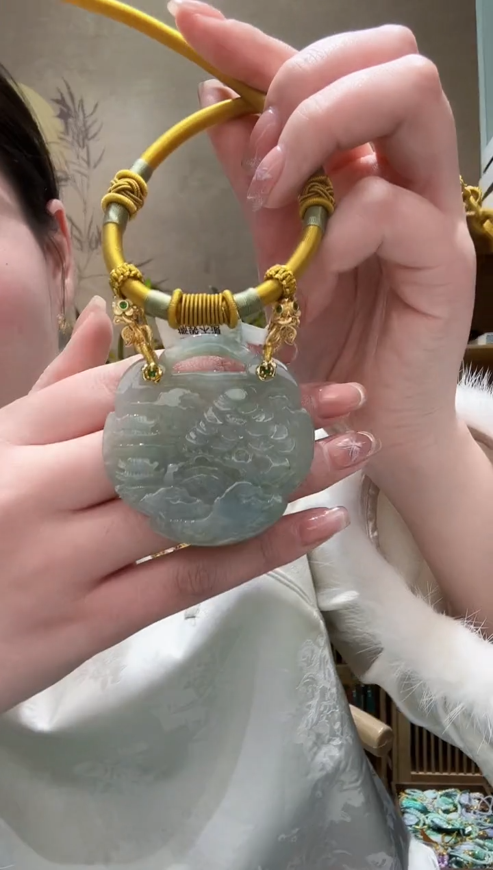 【闪购商品】翡翠颈饰未镶嵌吊坠