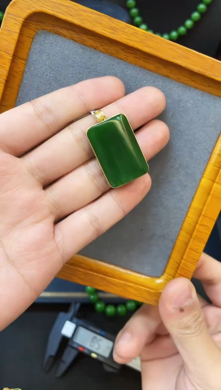 【闪购商品】和田玉吊坠18K金镶嵌多样性发一