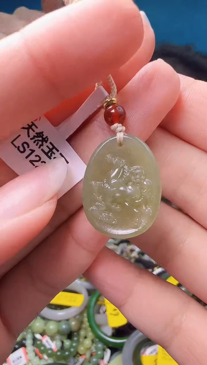 颈饰未镶嵌和田玉1