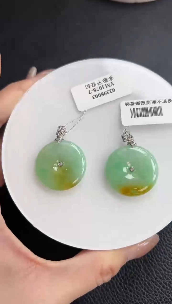 【闪购商品】翡翠颈饰18K金镶嵌平安扣多样性发一