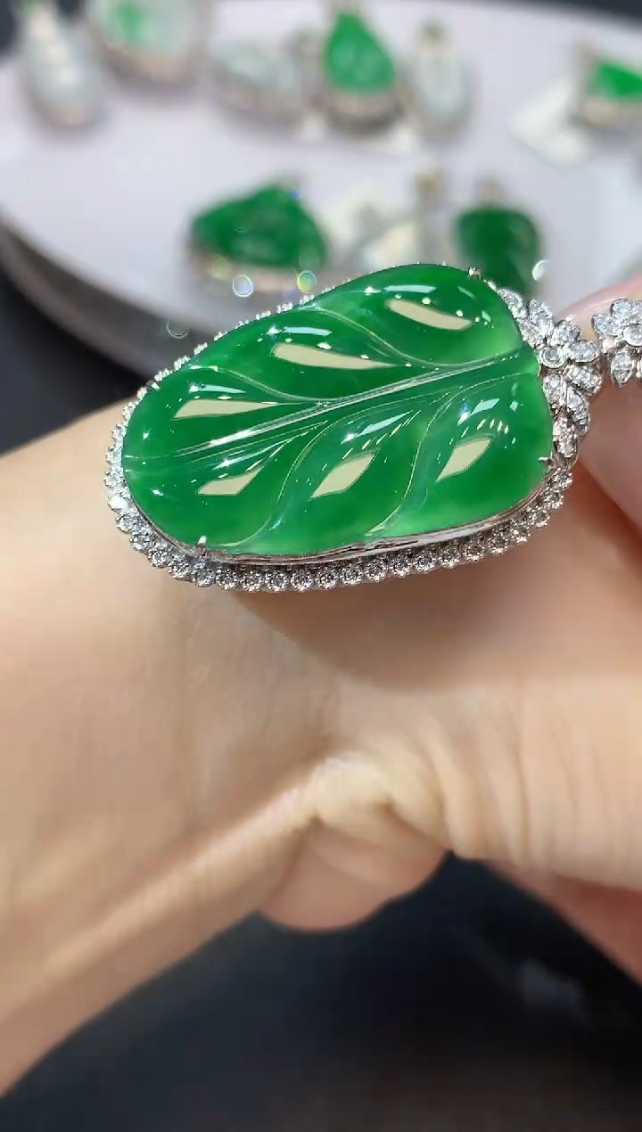 【闪购商品】翡翠18K金镶嵌吊坠(不含链)A41