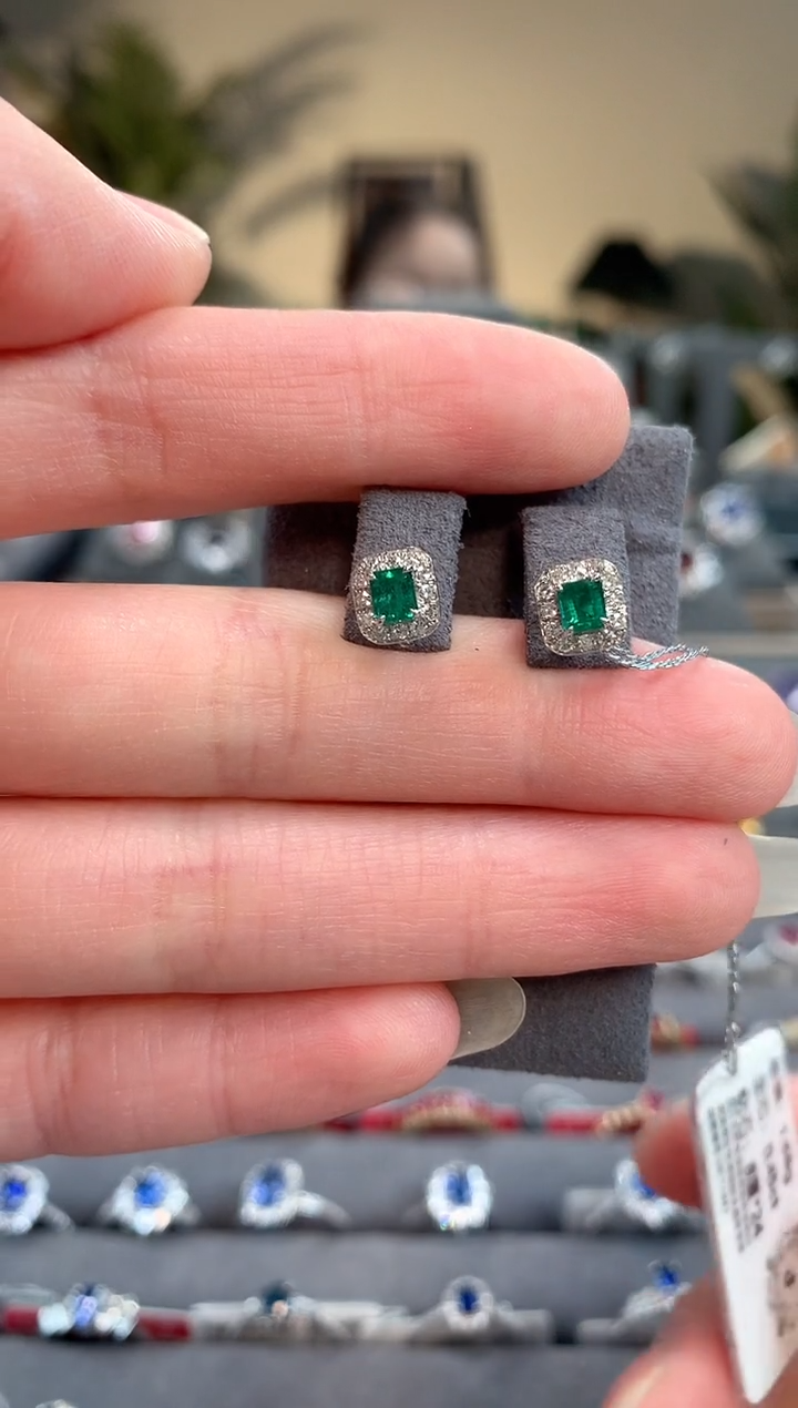 【闪购商品】祖母绿耳饰18K金镶嵌祖母绿