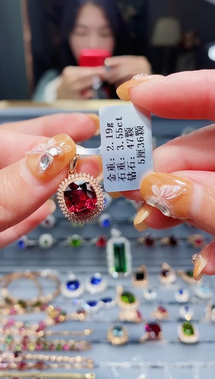 【闪购商品】碧玺颈饰18K金镶嵌3.55ct