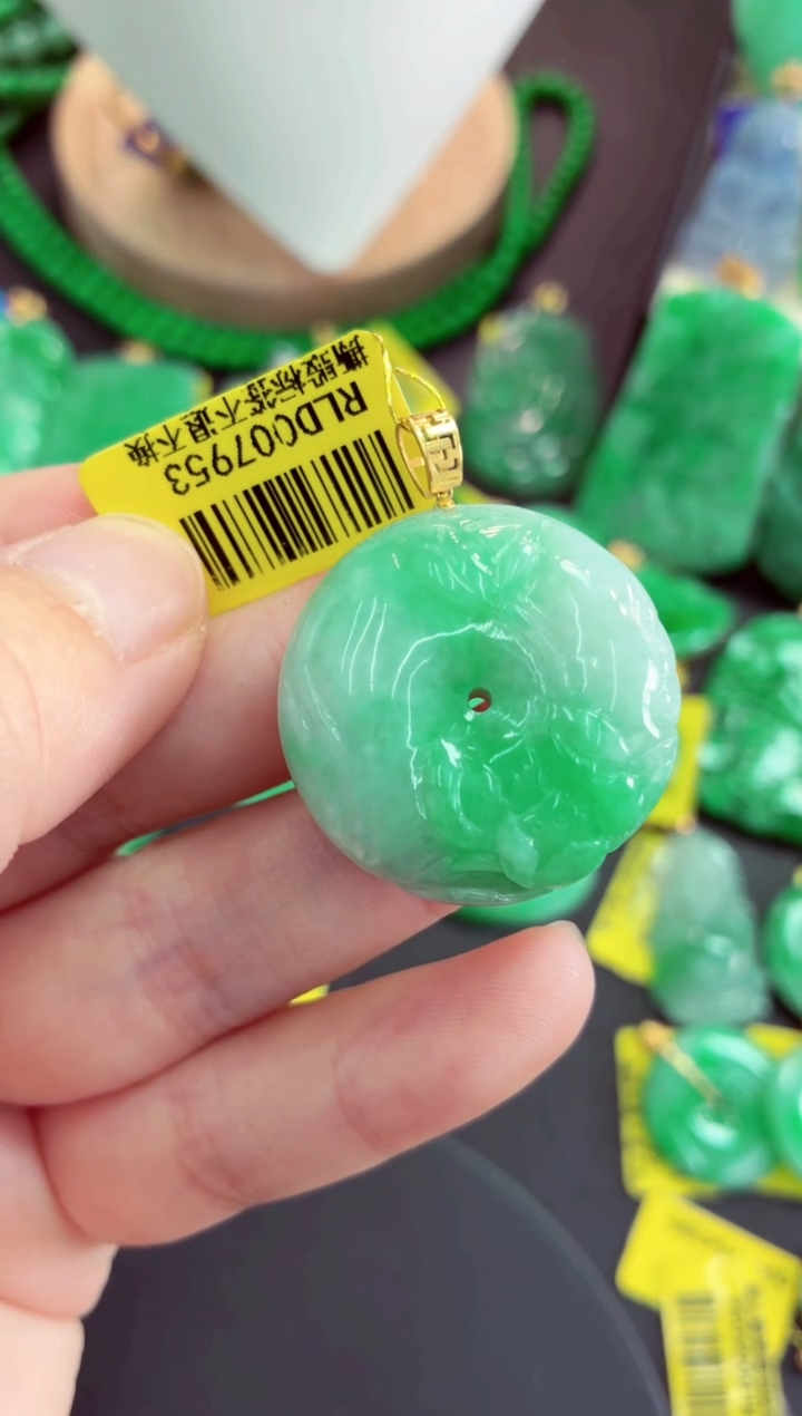 吊坠(不含链)18K金镶嵌翡翠挂件