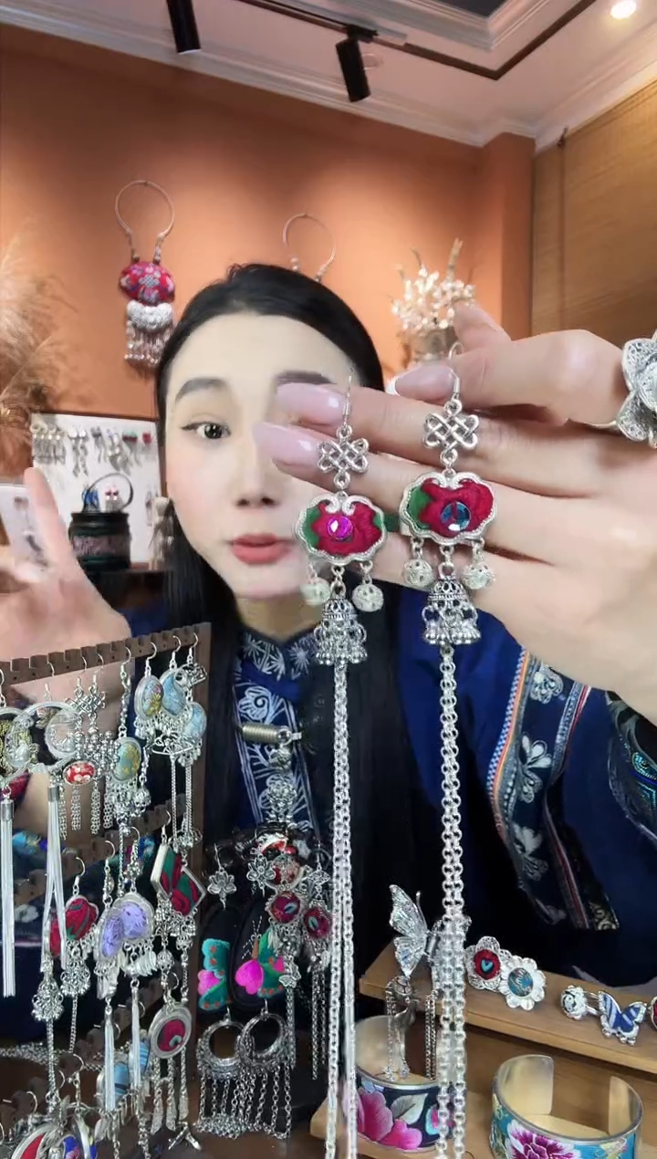 【闪购商品】刺绣纯手工民族风耳环