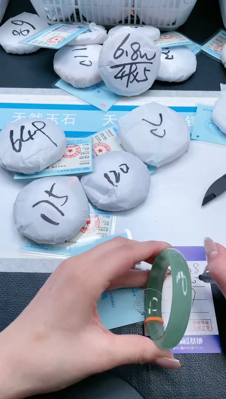 【闪购商品】石英质玉手镯未镶嵌18V228-57