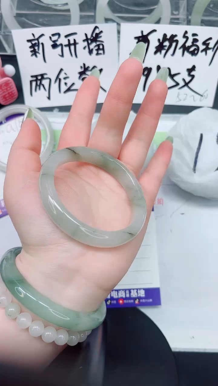 【闪购商品】石英质玉手镯未镶嵌a166