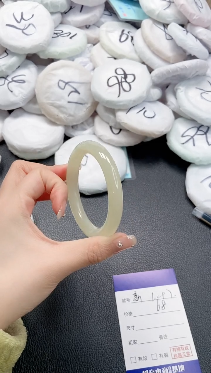 【闪购商品】石英质玉手镯未镶嵌 4L97-54