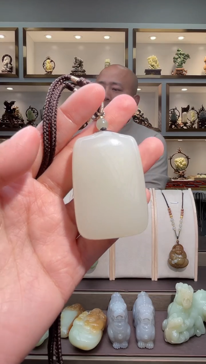 颈饰未镶嵌和田玉苏