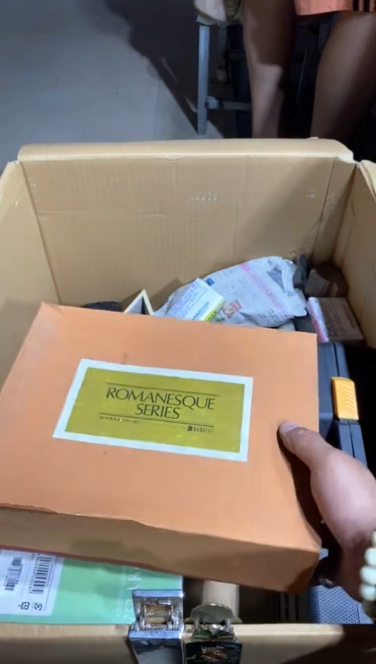 8新中古商品，瑕疵品，不保好坏。350