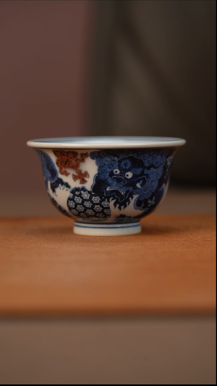 陶瓷又见春风青花釉里红狮子压手杯