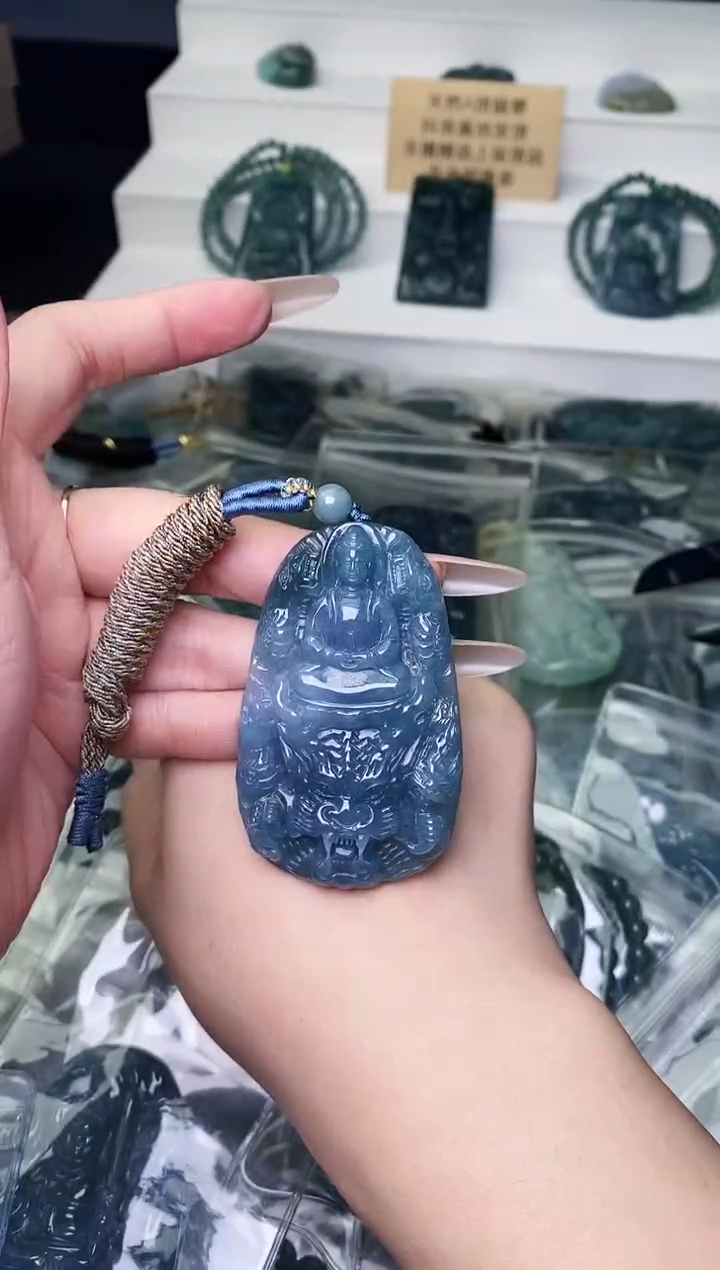 颈饰未镶嵌翡翠 