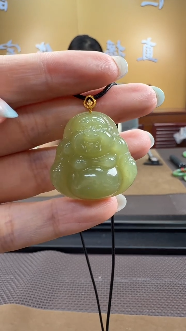 颈饰18K金镶嵌和田玉挂件