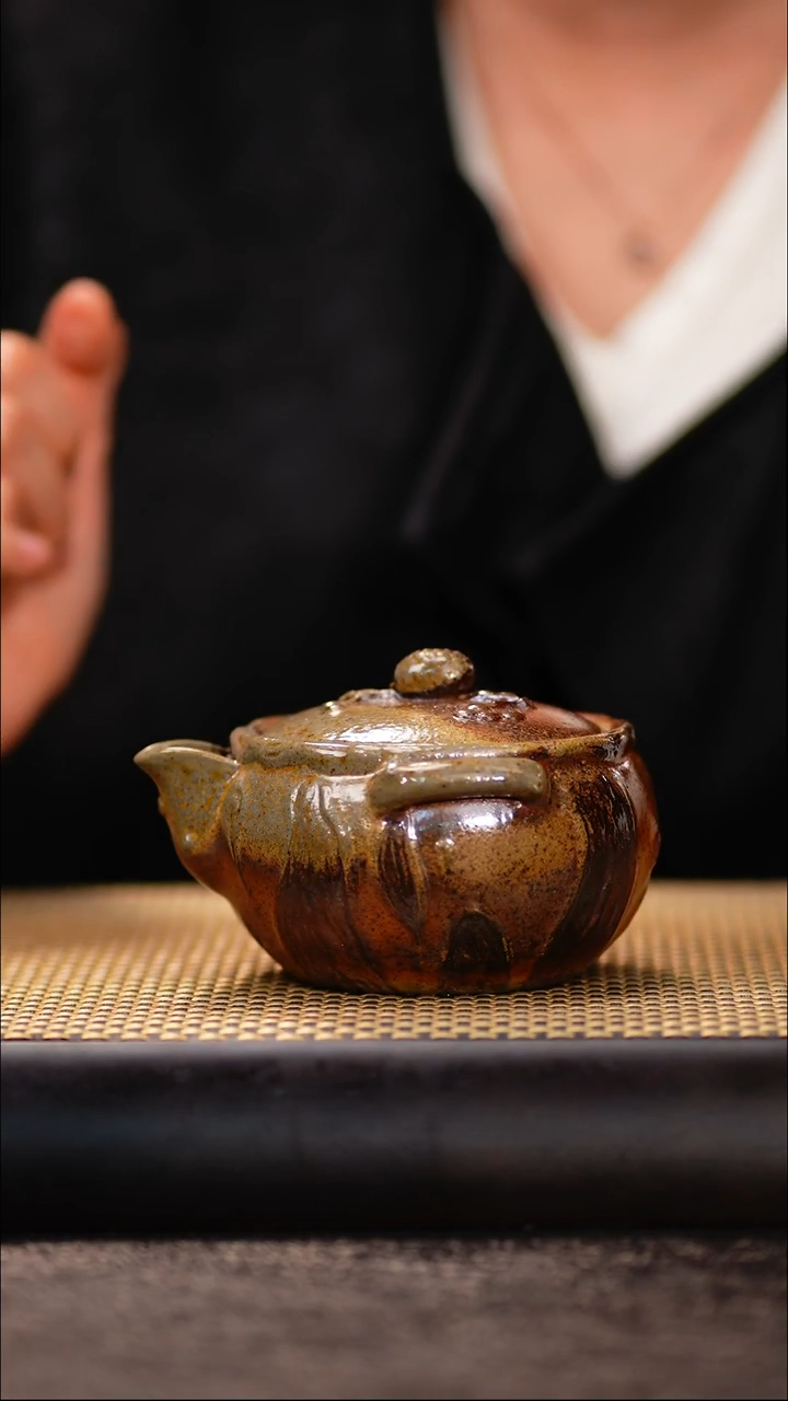 13小鱼柴烧松果手抓壶