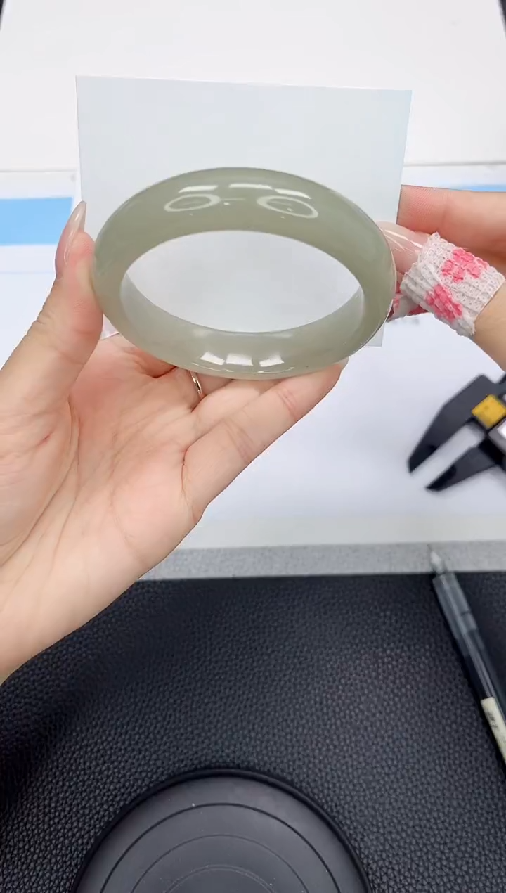 石英质玉手镯未镶嵌108-60.5