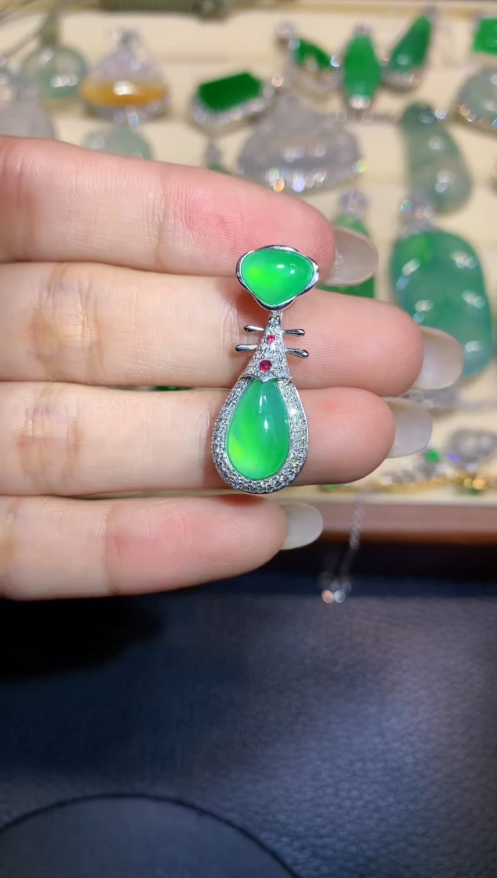 颈饰18K金镶嵌翡翠1