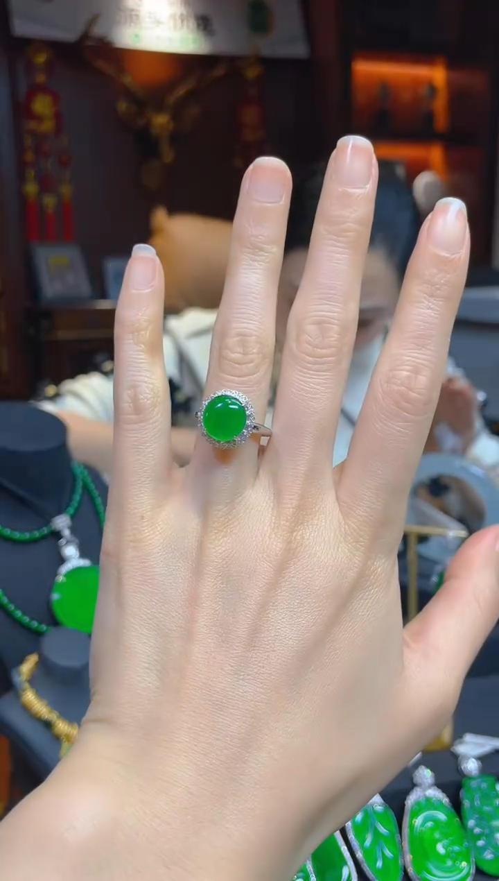 【闪购商品】翡翠戒指18K金镶嵌113711天然A货翡翠蛋面戒指