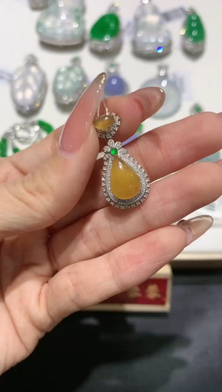 【闪购商品】翡翠吊坠(不含链)18K金镶嵌团购1