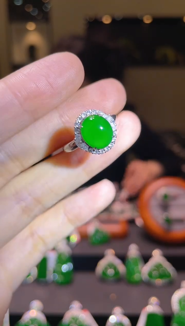 【闪购商品】翡翠吊坠(不含链)18K金镶嵌A43