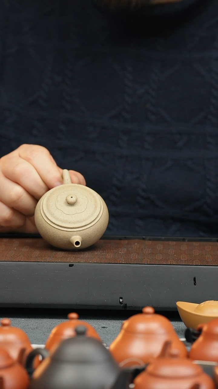 【闪购商品】紫砂茶壶明清 周季山天茶星菊钮石鼓独孔75c+书