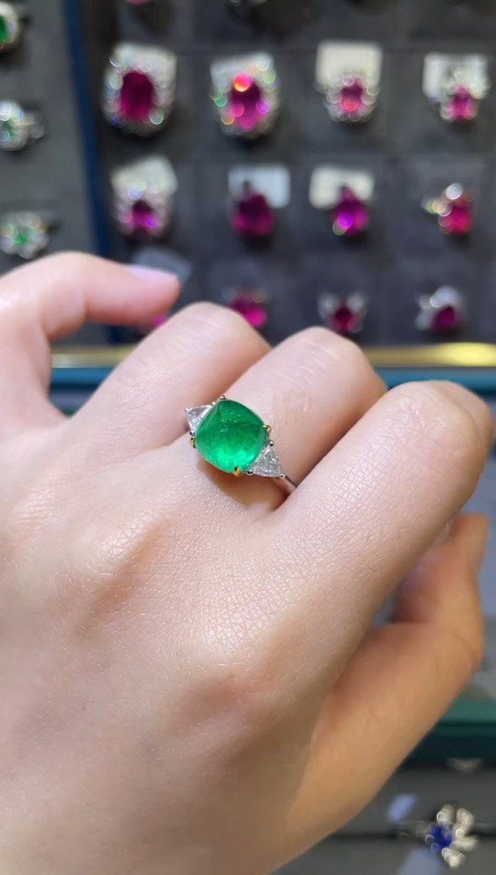 【闪购商品】祖母绿戒指18K金镶嵌糖塔