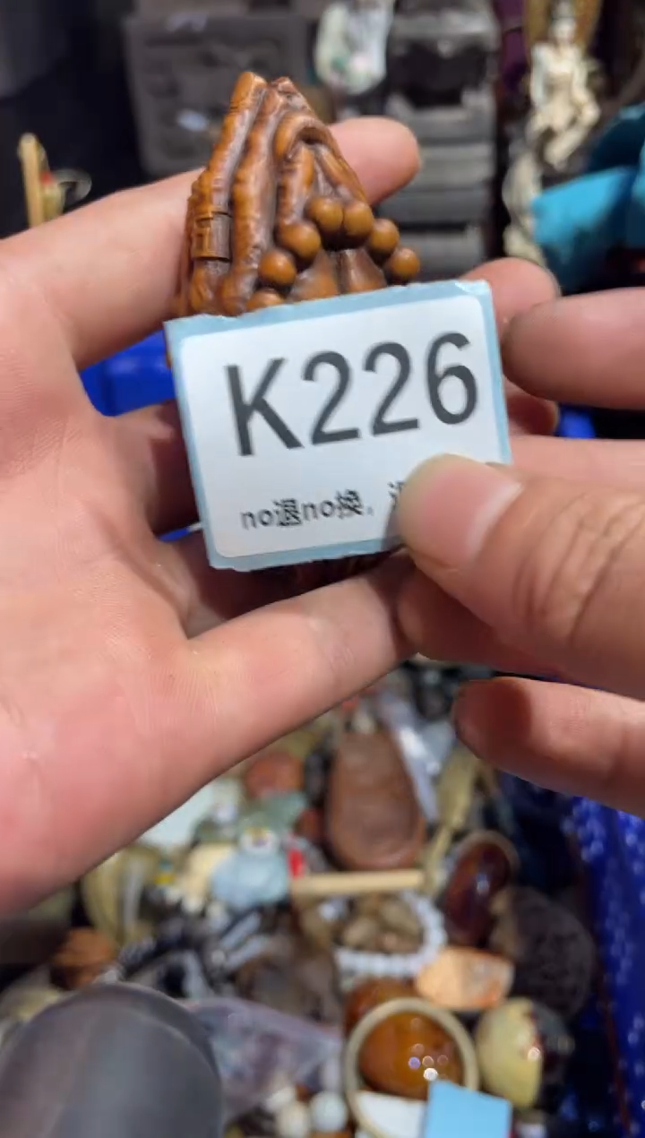 瓷片何*东表姐直播所见所得
