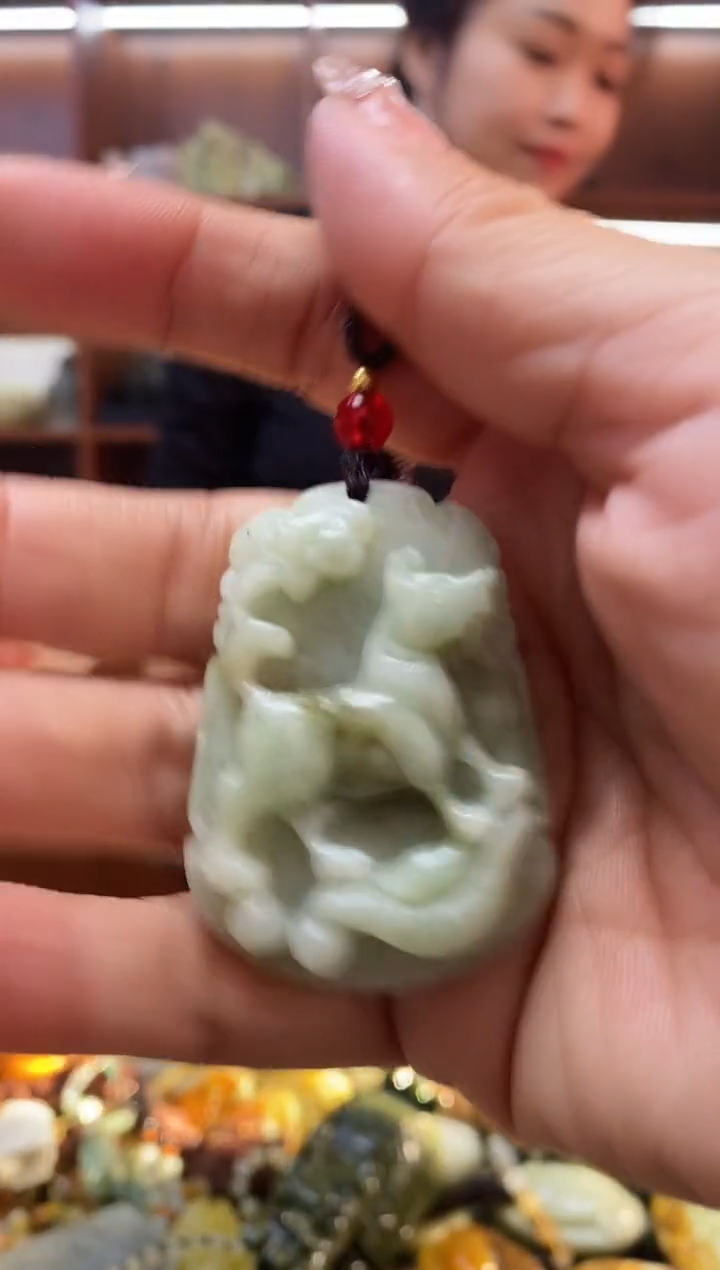 未镶嵌蛇纹石玉挂件 