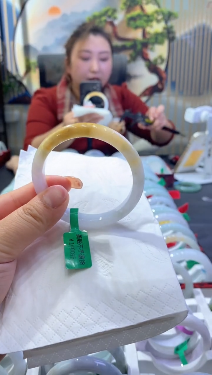 【闪购商品】翡翠手镯未镶嵌多人02534