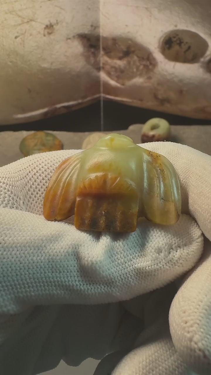 颈饰未镶嵌和田玉牛**顿2