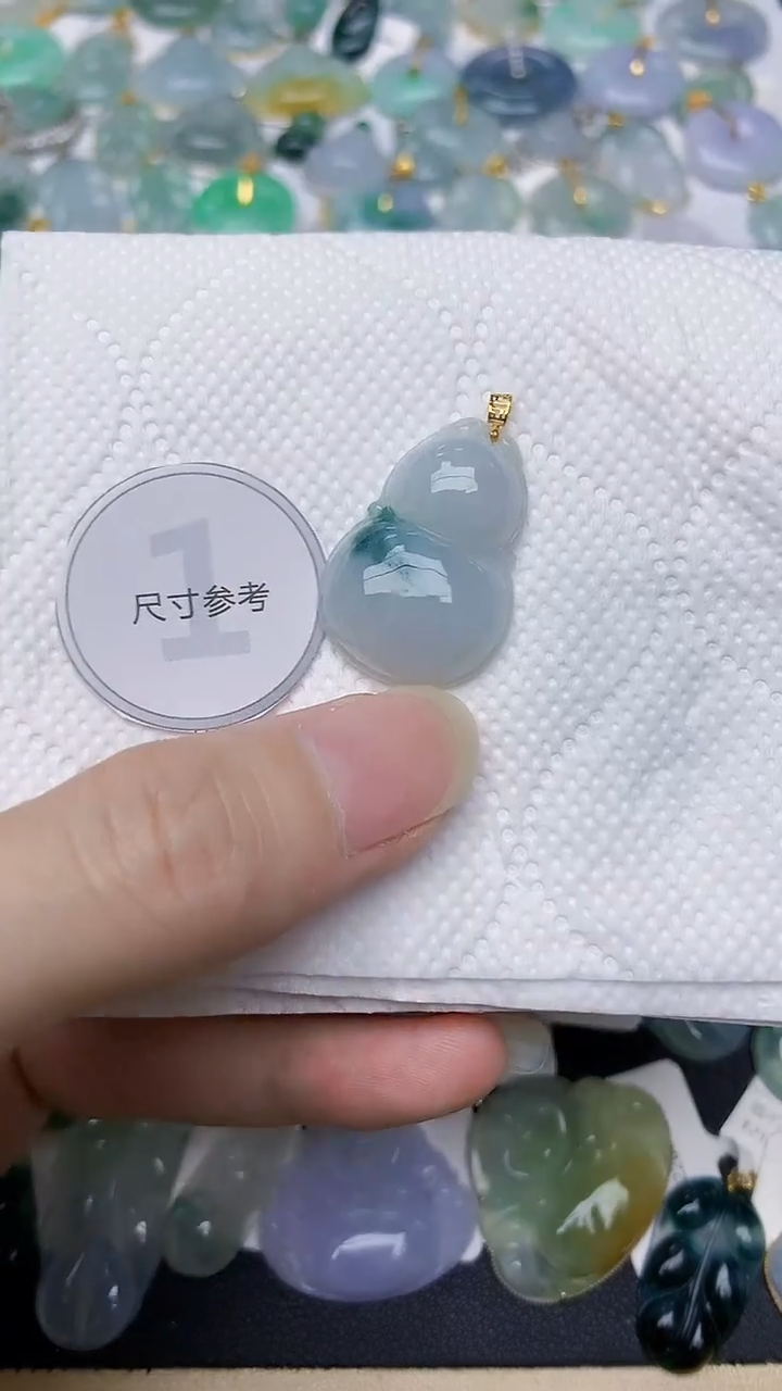 颈饰18K金镶嵌翡翠天然A货翡翠