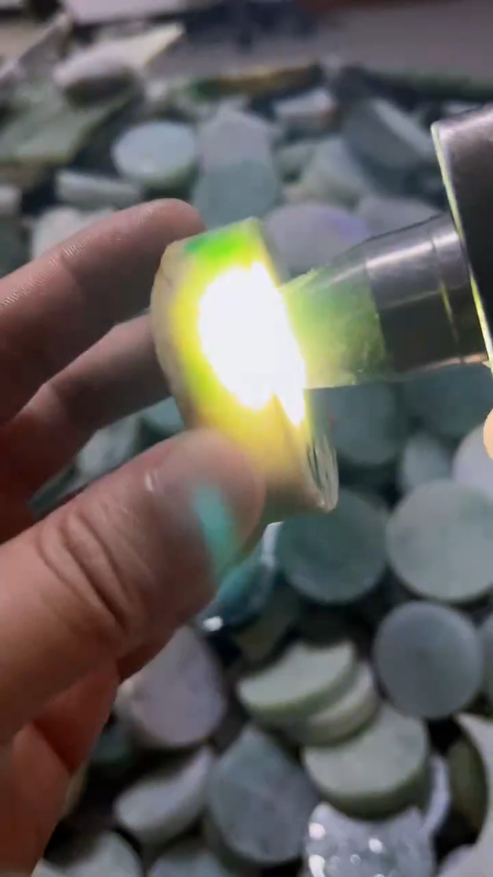 【闪购商品】翡翠挂件未镶嵌A货康壹133