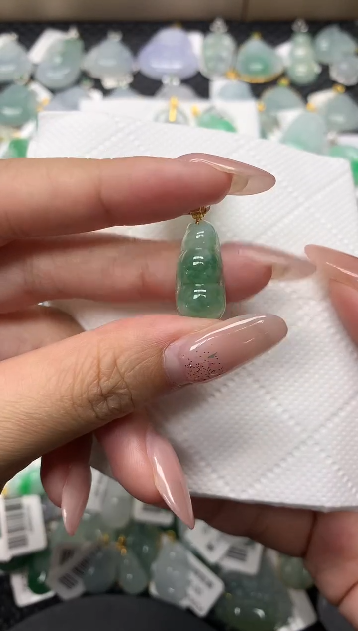 颈饰18K金镶嵌翡翠1111111111