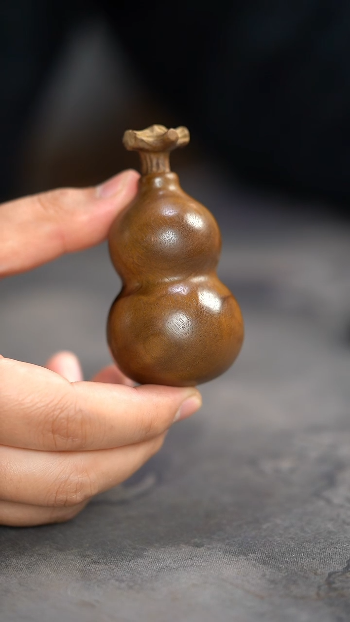 【闪购商品】金丝楠木雕576号阴沉料满花纹手工葫芦把件