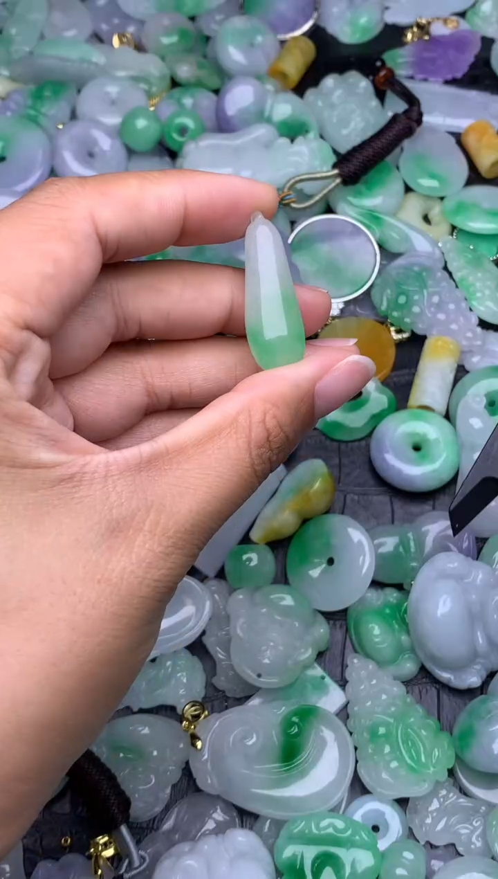 翡翠未镶嵌颈饰天然缅甸翡翠吊坠